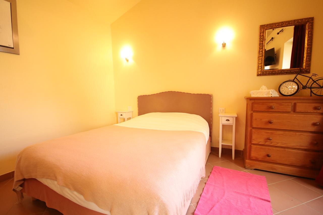 Chambres D'Hotes Les Delices De La Roche Louresse-Rochemenier Luaran gambar