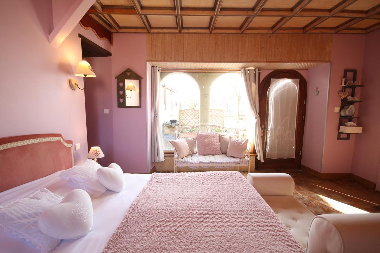 Chambres D'Hotes Les Delices De La Roche Louresse-Rochemenier Luaran gambar
